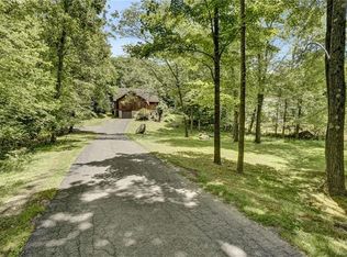 35 Desanctis Dr, Highland Mills, NY 10930