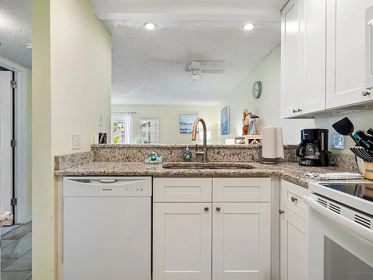 230 Medallion Blvd #E — Photo 10