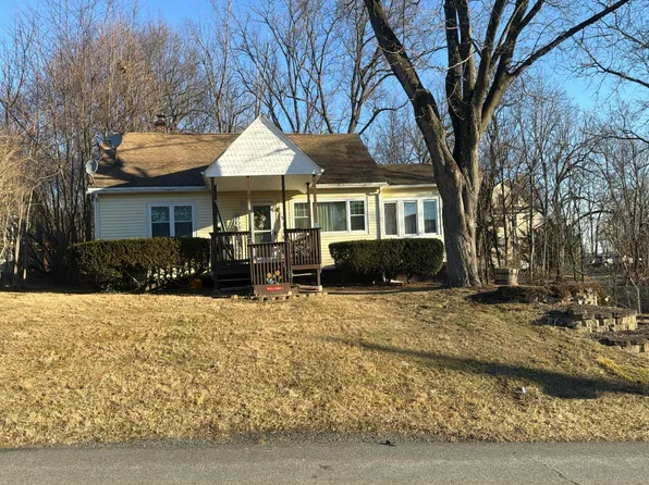 18 Broad St, New Windsor, NY 12553