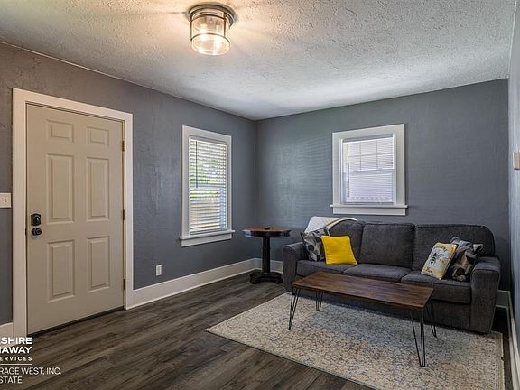 4th image of 932 Cody Ave