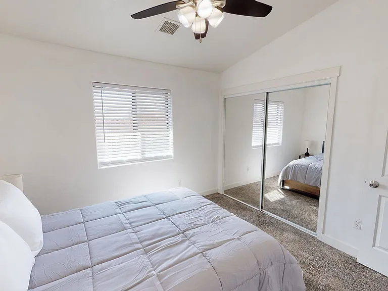 561 N 10th Pl — Photo 21