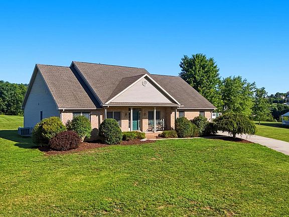 2nd image of 473 Nathaniel Dr