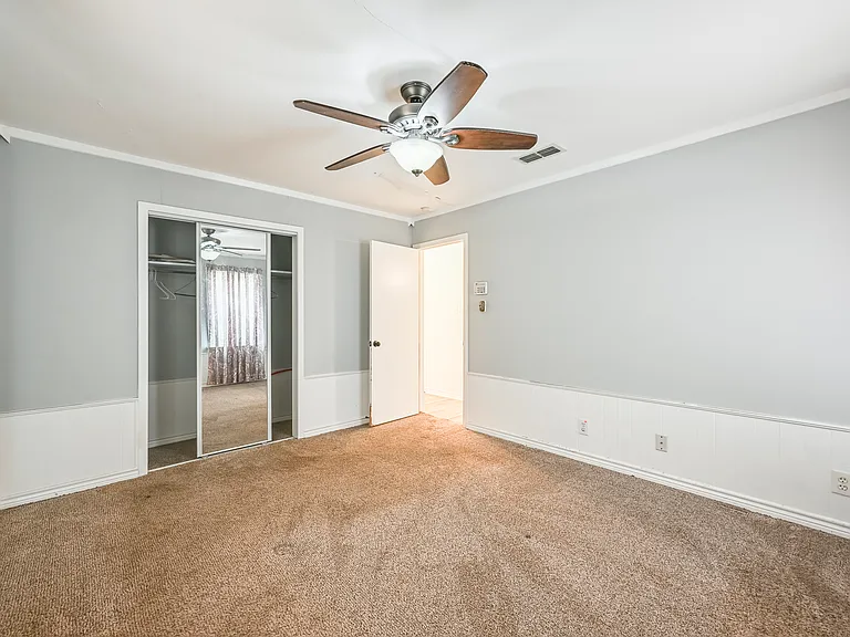 528 NW King St — Photo 5