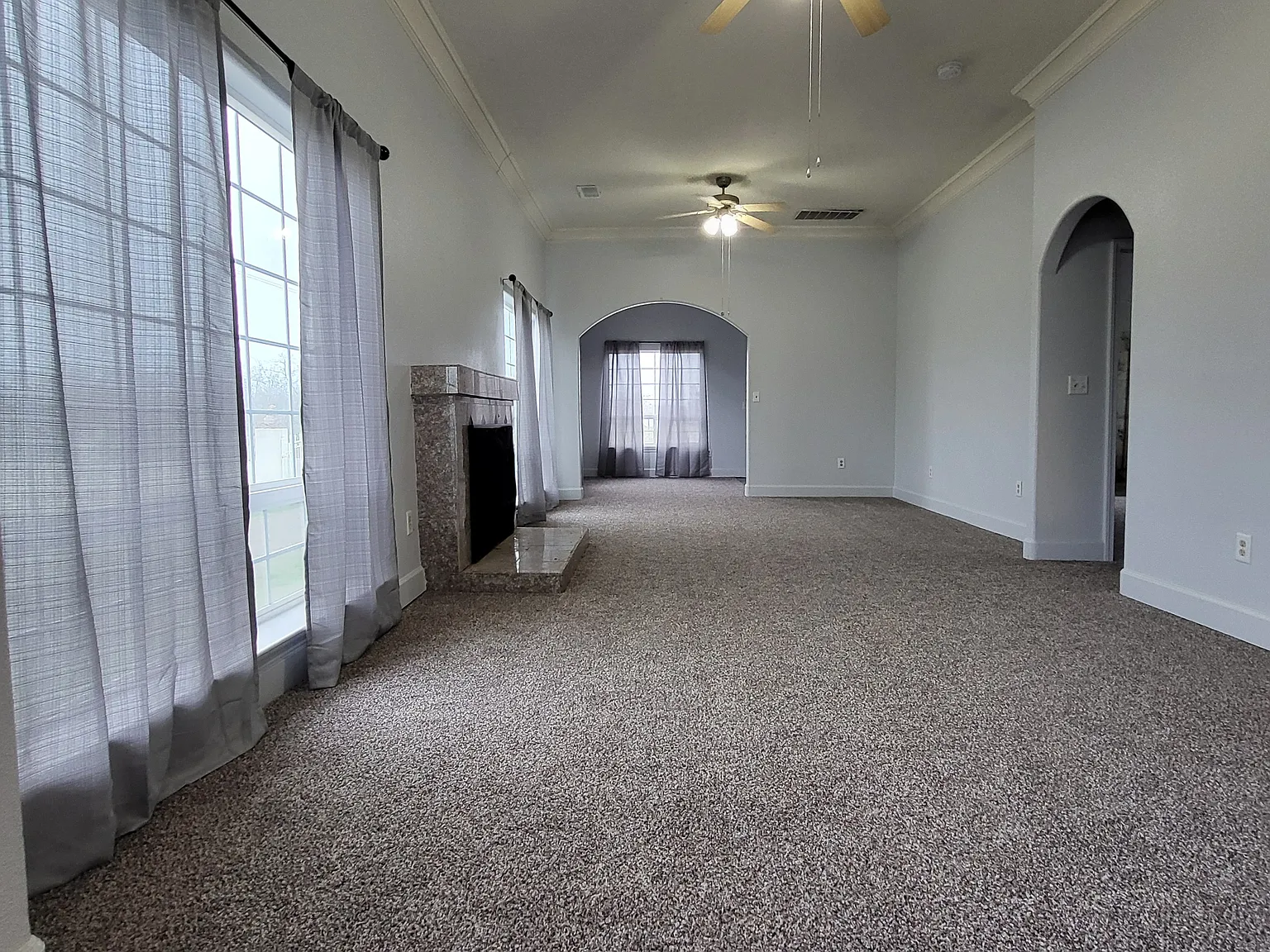 3 bed, 2500 sqft, $2,800 — Photo 3