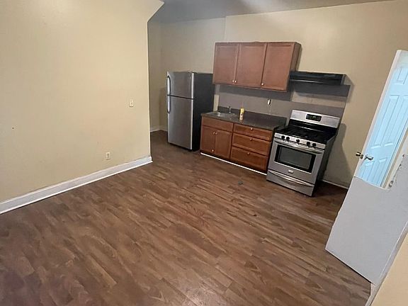 2nd image of 324 Forrest St #1