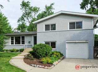 1310 Charing Cross Rd, Deerfield, IL 60015