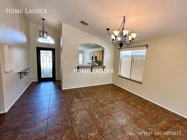 445 E Cantebria Dr — Photo 3
