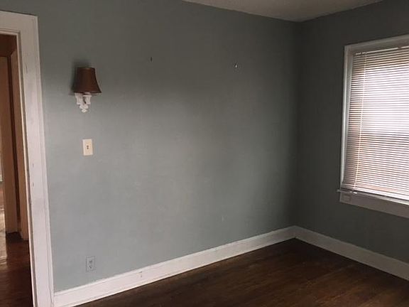 5th image of 600 E Meyer Blvd