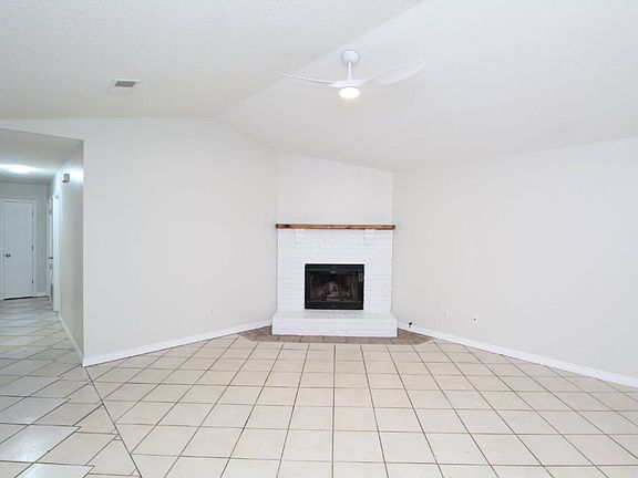 5th image of 408 Peppertree Ter