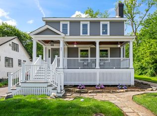 331 E Russell St, Barrington, IL 60010
