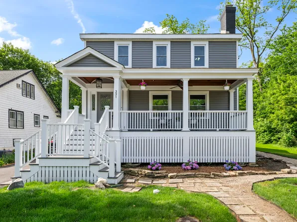 331 E Russell St, Barrington, IL 60010