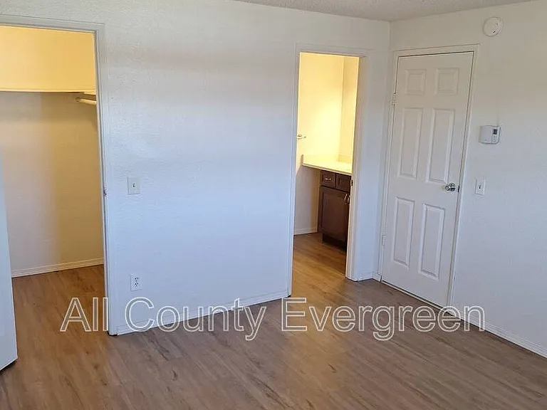 420 23rd St SE #B — Photo 10