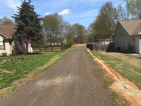 Brashears Rd: driveway view