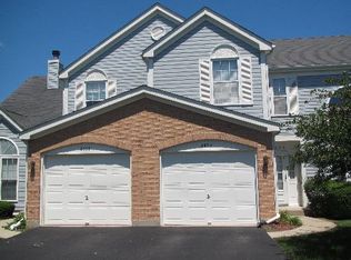 6854 Hampton Cir, Gurnee, IL 60031