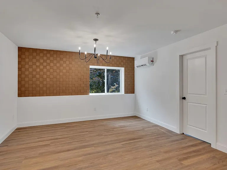 36 Pawling Ave #201 — Photo 8