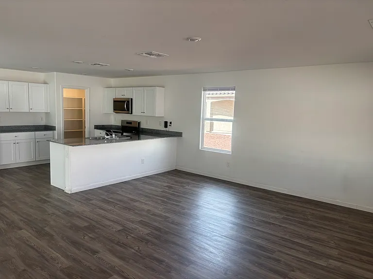 1427 E Jaycie Dr — Photo 9