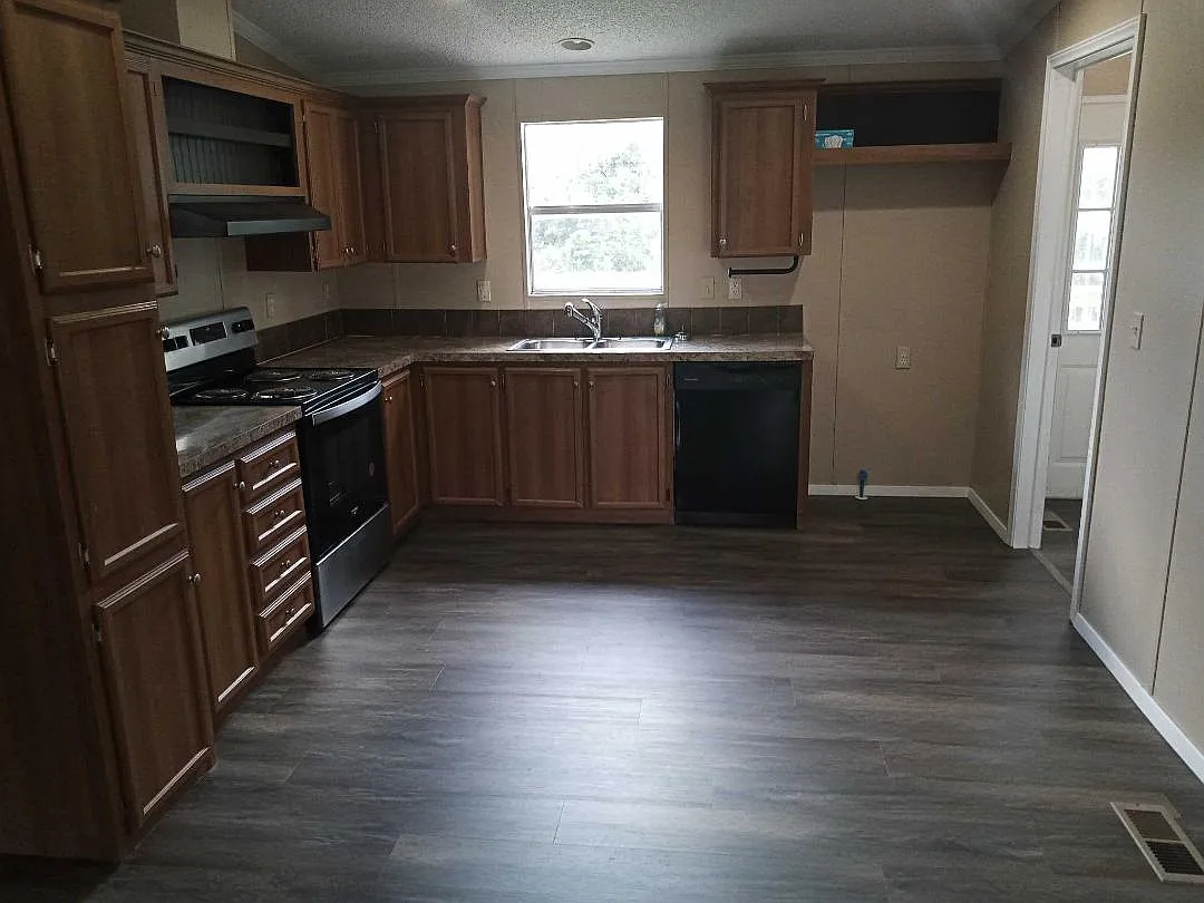 3 bed, 1100 sqft, $1,500 — Photo 4