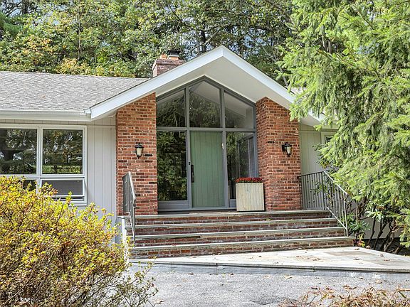 2nd image of 20 Cecilia Ln