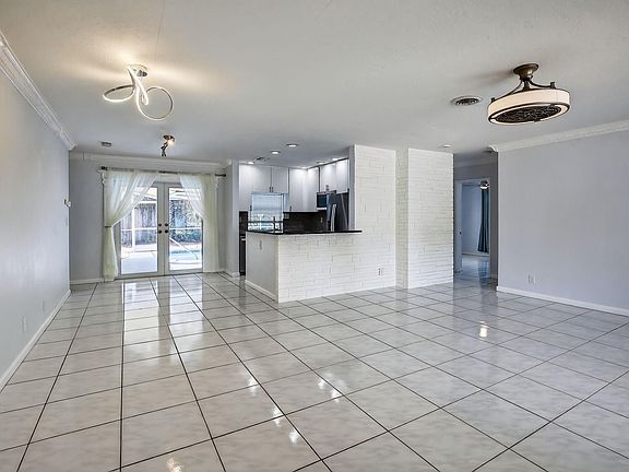 5th image of 5290 NE 18th Avenue