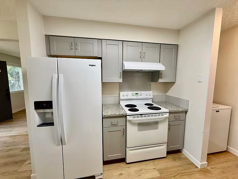 10919 SE 5th St — Photo 4