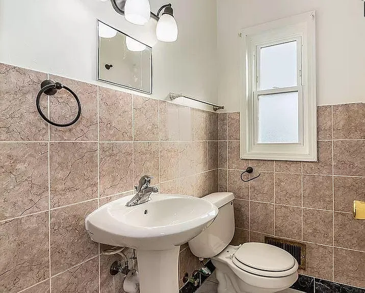 615 Maple Ct #615 MAPLE CT — Photo 6