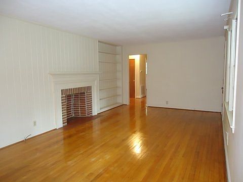 4th image of 2713 Cowan Dr