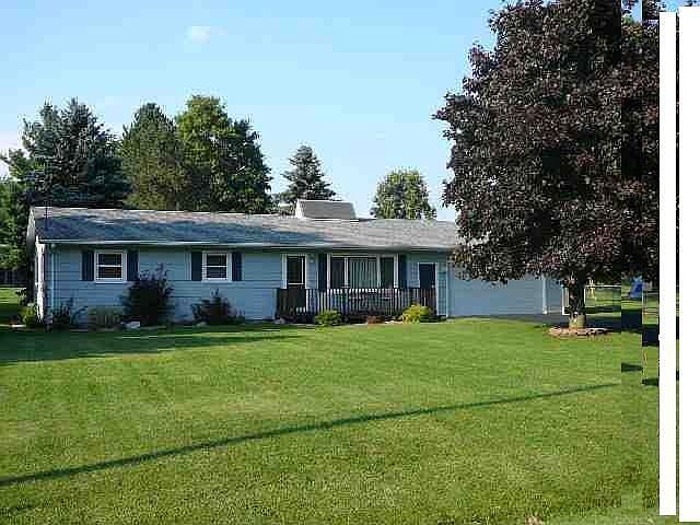 front nice large yard for college barbeque's