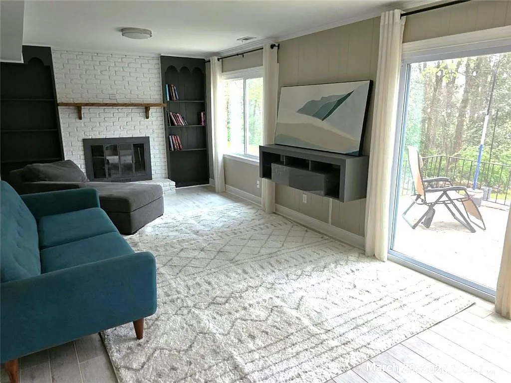 4 bed, 2.5 bath, $3,800 — Photo 4