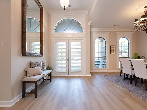 3rd image of 49 Laval Cir