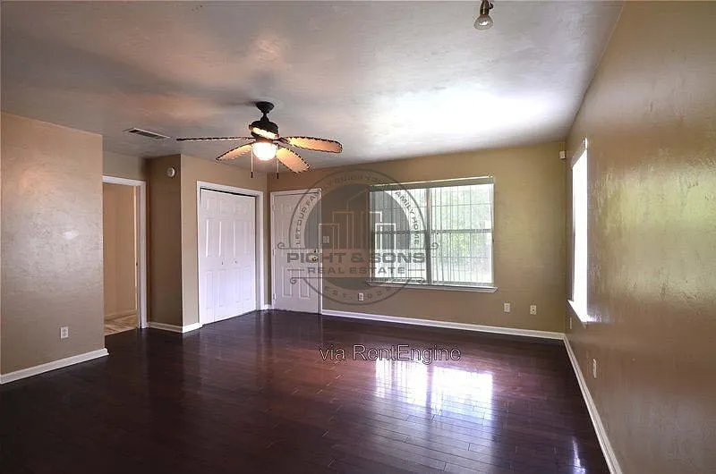 3 bed, 2.0 bath, 1137 sqft, $1,500 — Photo 2