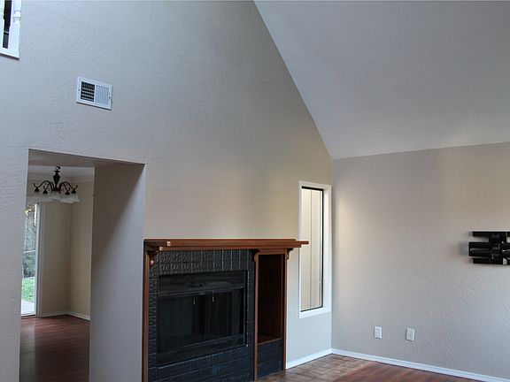 4th image of 147 Boyle Dr