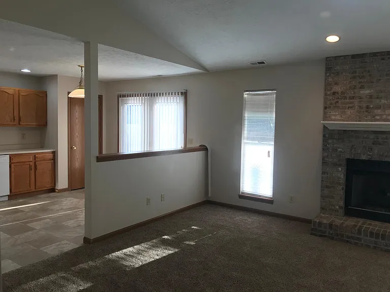 1036 Hornbeam Cir E — Photo 9
