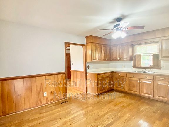 4th image of 16 Everett Dr