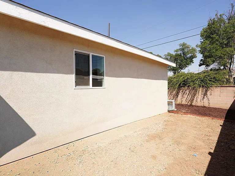 4805 Charlotte Way — Photo 31