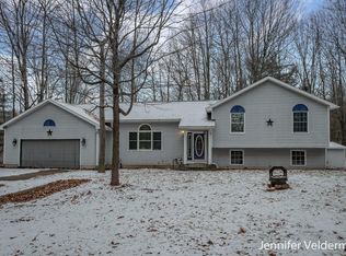3351 Poplar Hills Dr NE, Cedar Springs, MI 49319