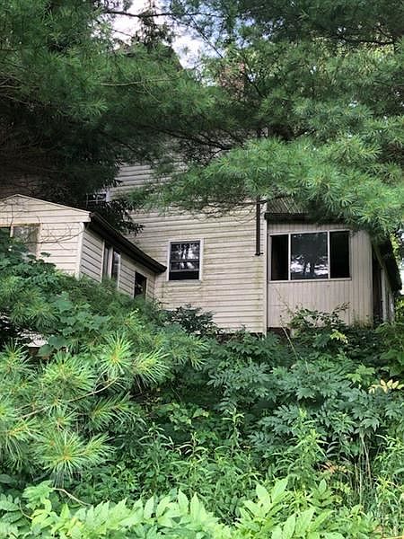 2nd image of 207 Penn Adamsburg Rd