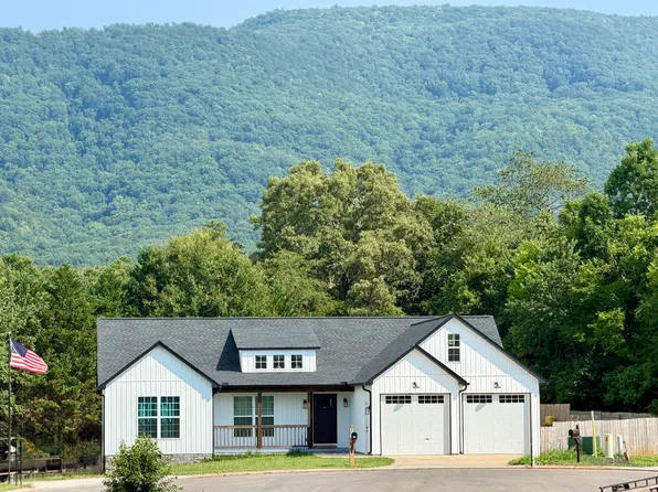 110 Waterstone Ct, Benton, TN 37307