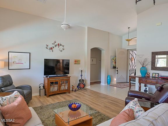 3rd image of 360 W Sacaton Canyon Dr