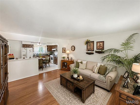 3rd image of 775 Gerald Ave