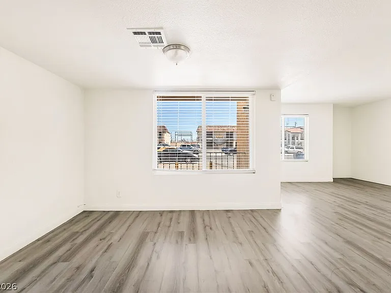5303 Del Gado Dr #B — Photo 7