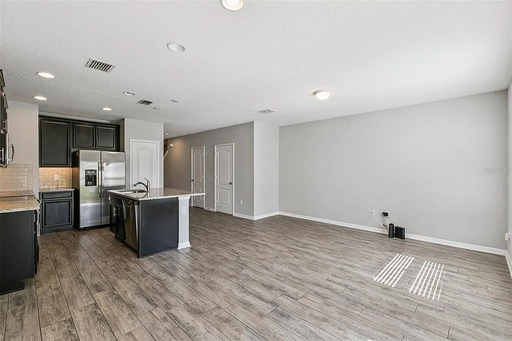 3 bed, 2.5 bath, 1451 sqft, $2,450 — Photo 4