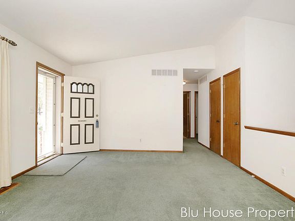 3rd image of 2241 Bradford Ct NE