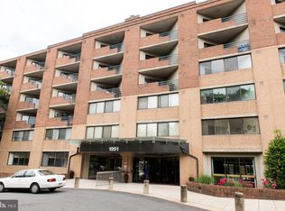 1951 Sagewood Ln APT 305, Reston, VA 20191