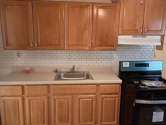 4th image of 449 Cook Ave