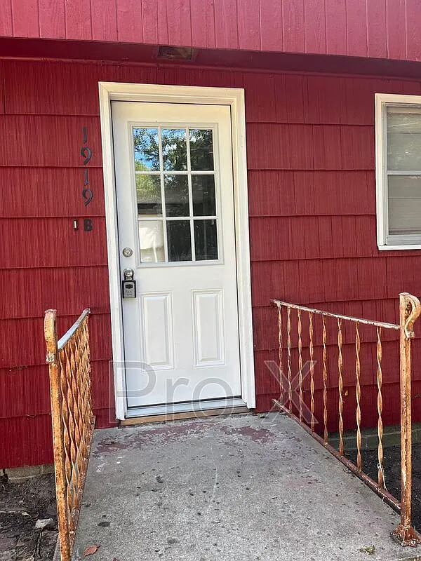2 bed, 1.0 bath, $749 — Photo 2