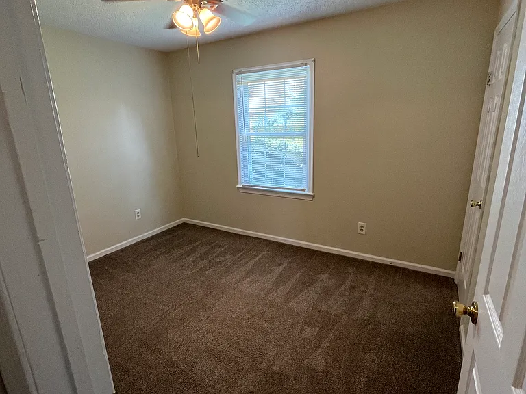901 Fairborn Cir — Photo 7