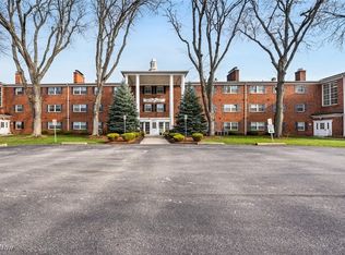 2885 Pease Dr APT 208, Rocky River, OH