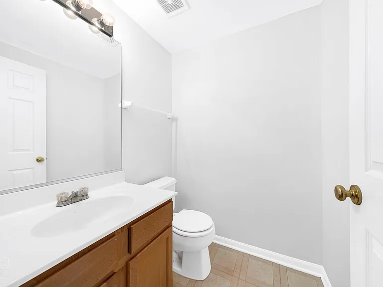1733 Avalon Ct — Photo 9