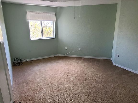 4th image of 2302 SE 24th Ave #2302