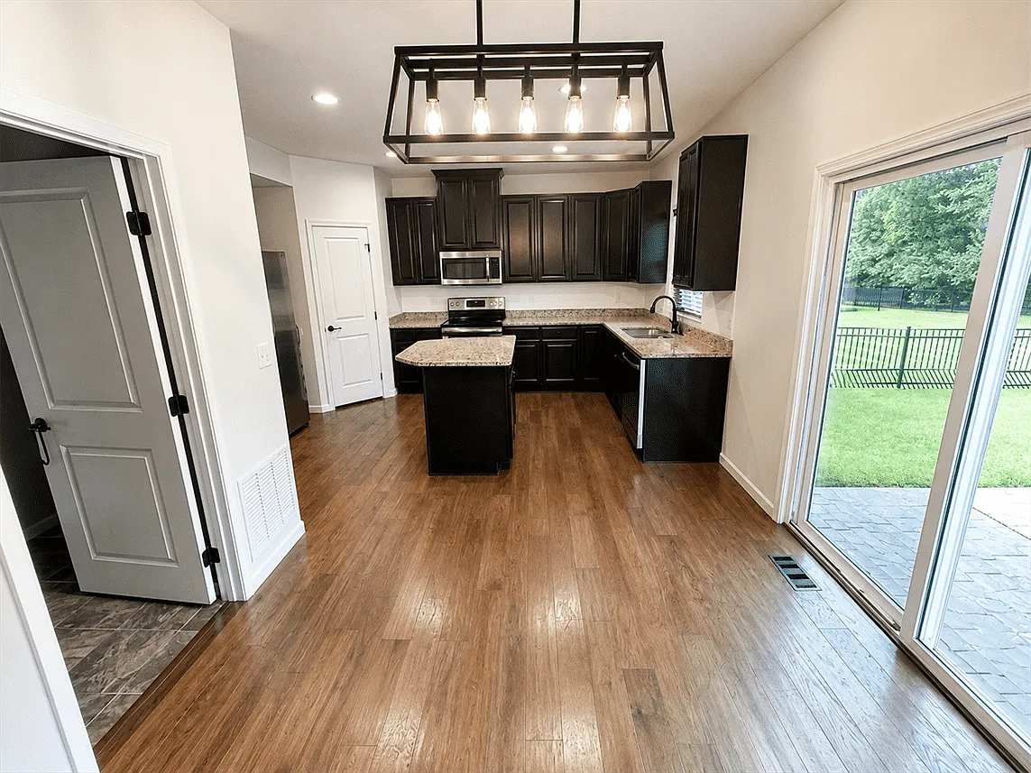 4 bed, 3.5 bath, 2964 sqft, $3,200 — Photo 3